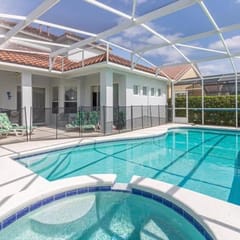 South Facing 6 bedroom private pool home