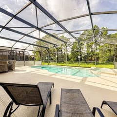 Stylish and newly renovated 6 bedroom home. 5 star