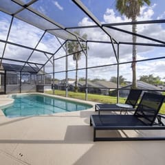 3 bedroom South facing home sleeps 8