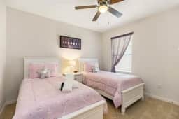 Modern South facing pool home resort amenities - Image 2