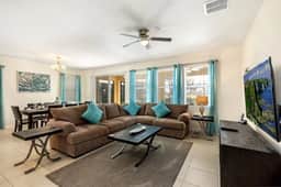 Modern South facing pool home resort amenities - Image 3