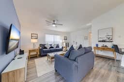 Superb modern 4 bed home close to attractions - Image 2
