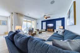 Stylish and newly renovated 6 bedroom home. 5 star - Image 2