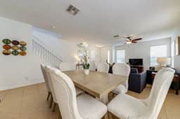Stylish and newly renovated 6 bedroom home. 5 star - Image 5