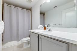New and modern home, sleeps 10 in great location - Image 5