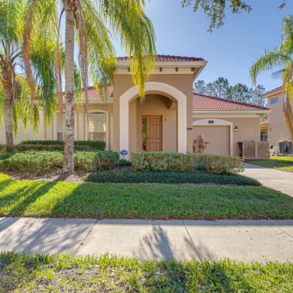 Beautiful 4 Bedroom pool home in gated community - Image 1