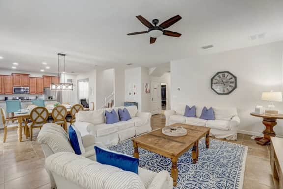 Wonderful 6 bed 6 bath pool home - Image 2