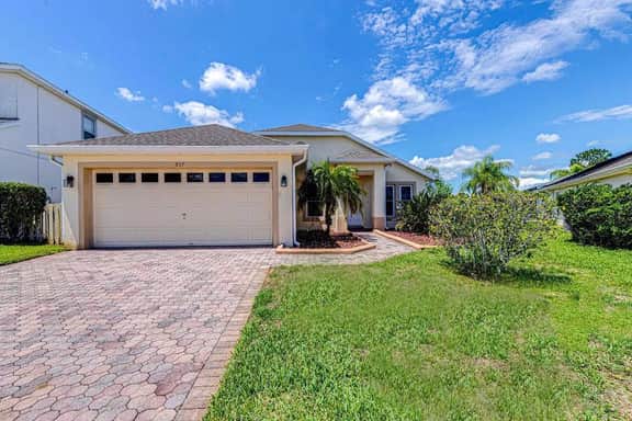 Beautiful Established Villa Gleneagles Drive - Image 2