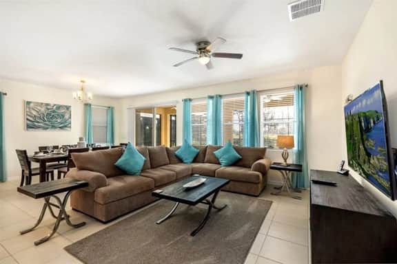 Modern South facing pool home resort amenities - Image 3