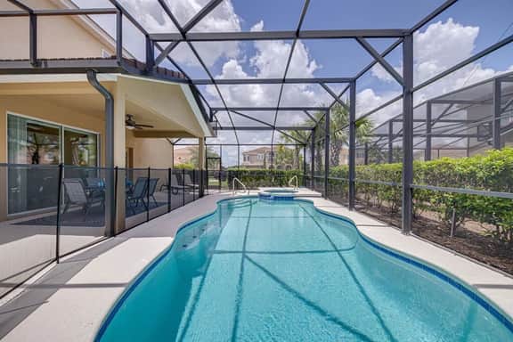 Spacious Pool Home Near Disney, Great Amenities - Image 3