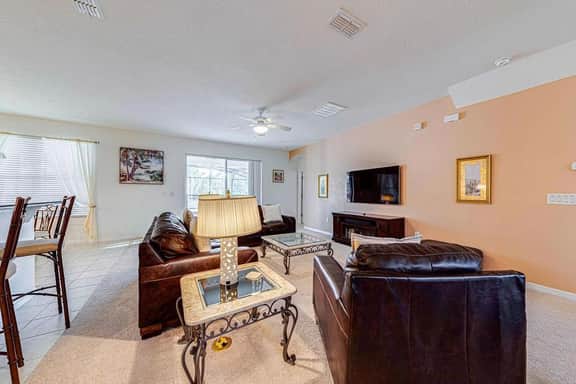 Beautiful large home, conservation views, 5 beds - Image 4