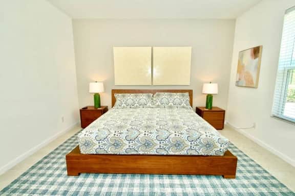 Beautiful, Modern 5 bed, 4 bath single Storey - Image 5