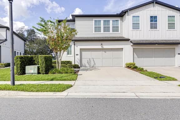 New and modern home, sleeps 10 in great location - Image 2