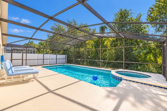 South facing Villa, Pool, spa and Games room! - Image 2